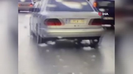 Kaza anı araç kamerasına yansıdı