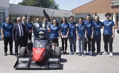 YERLİ FORMULA ARACI 'AURA 22', YARIŞ ÖNCESİ KAMPÜSTE PİSTE ÇIKTI