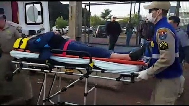 Ciclista fica ferida ao se envolver em acidente com carro na Região Oeste