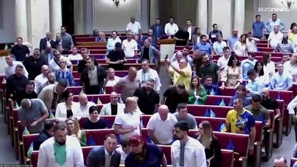 Watch as the EU flag arrives at the Ukrainian parliament