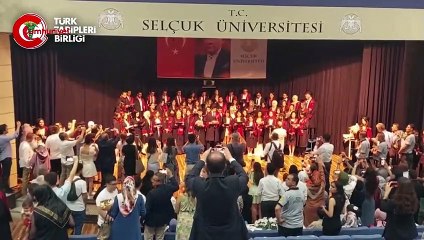 Selçuk Üniversitesi Tıp Fakültesi öğrencileri engellemelere rağmen Hekimlik Andı'nı okudu
