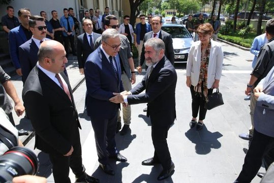 DİYARBAKIR - Hazine ve Maliye Bakanı Nureddin Nebati, Diyarbakır annelerini ziyaret etti