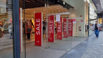 Bruxelles : du monde Rue Neuve pour le début des soldes