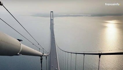 Le peloton va  emprunter l’un des plus grands ponts d’Europe