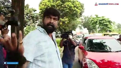 കോണ്‍ഗ്രസ് സമരത്തിനെതിരെ ജോജു; ഷാഫി പറമ്പില്‍ ഒന്നും പറയുന്നില്ലേ എന്ന് സോഷ്യല്‍മീഡിയ