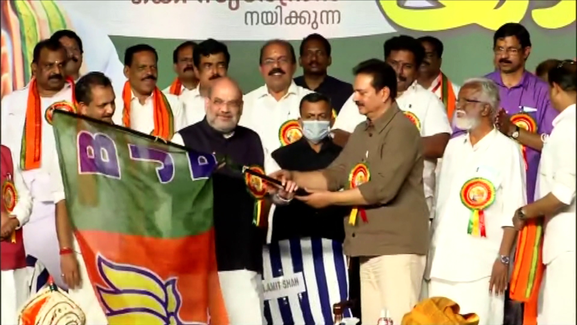 അറിഞ്ഞോ?ദേവന്റെ പാർട്ടി ബിജെപിയിൽ ലയിച്ചു!