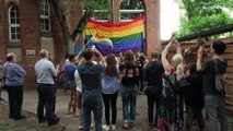 شاهد: مسجد في برلين يعلق علم قوس قزح بمناسبة شهر فخر المثليين