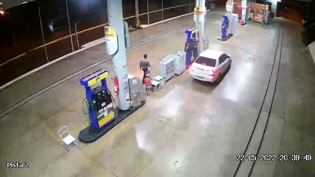 Motorista é preso por abastecer e fugir de posto sem pagar por 27 vezes