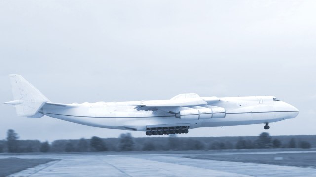 Guerre en Ukraine : l'Antonov An-225, le plus gros avion au monde, pourrait bientôt renaître