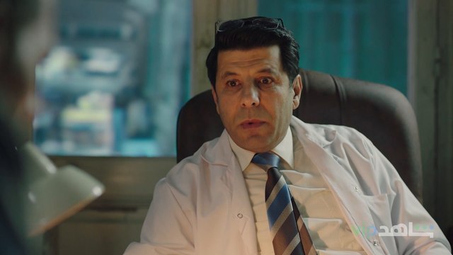 عامل نفسه دكتور وبيكشف على العيان l وش وضهر l شاهد VIP