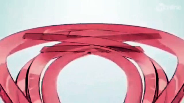 Motorista atropela três pessoas e colide contra poste ao fugir da PM