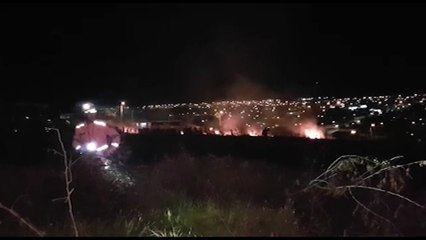 Grande incêndio em vegetação mobiliza Corpo de Bombeiros