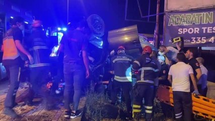 Devrilen otomobildeki 4 kişi yaralandı