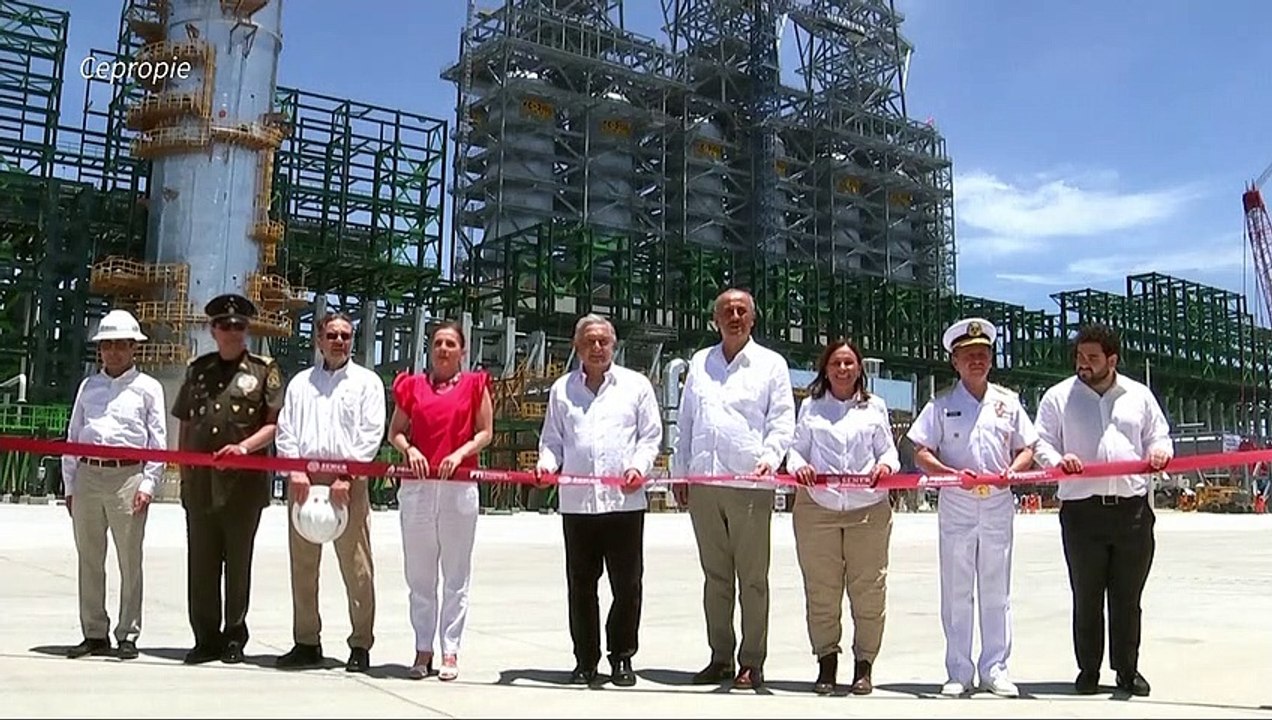Presidente de México inaugura refinería con miras a la autosuficiencia de combustibles