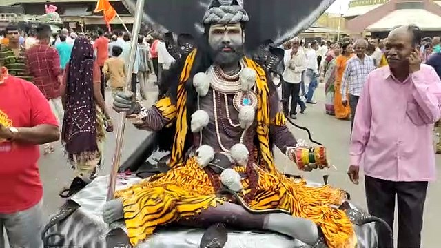 Gujarat Jagannath Rath Yatra : दाहोद के रणछोड़ राय मंदिर से निकली रथ यात्रा, झांकियों ने चौंकाया