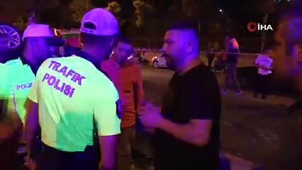 Kartal'da kontrolden çıkan otomobil ağaca çarparak takla attı: 1'i ağır 2 yaralı