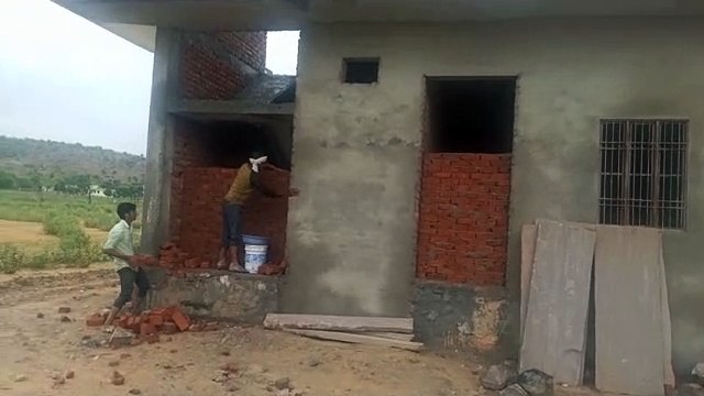 10 अवैध विला सील, सड़क सीमा से हटाए अतिक्रमण