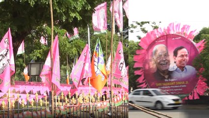 ఒకేసారి హైదరాబాద్ కాషాయమయం...  గులాబీమయం *Telangana | Telugu Oneindia