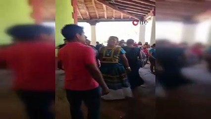 Hayret ki ne hayret! Belediye başkanı timsah ile...