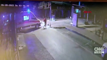 Sağlık ekibine kaldırım taşlı saldırı! Dehşet anları kamerada....
