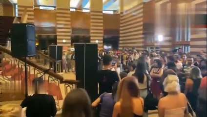 Yerlere sürünmeli duvara sürtmeli saçma sapan dansın İBB’deki faturası ortaya çıktı! Vatandaşın vergisi İmamoğlu’nun ‘sanat’ anlayışıyla eriyip gidiyor