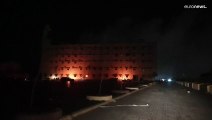 Manifestantes invadem parlamento na Líbia e colocam fogo ao edifício