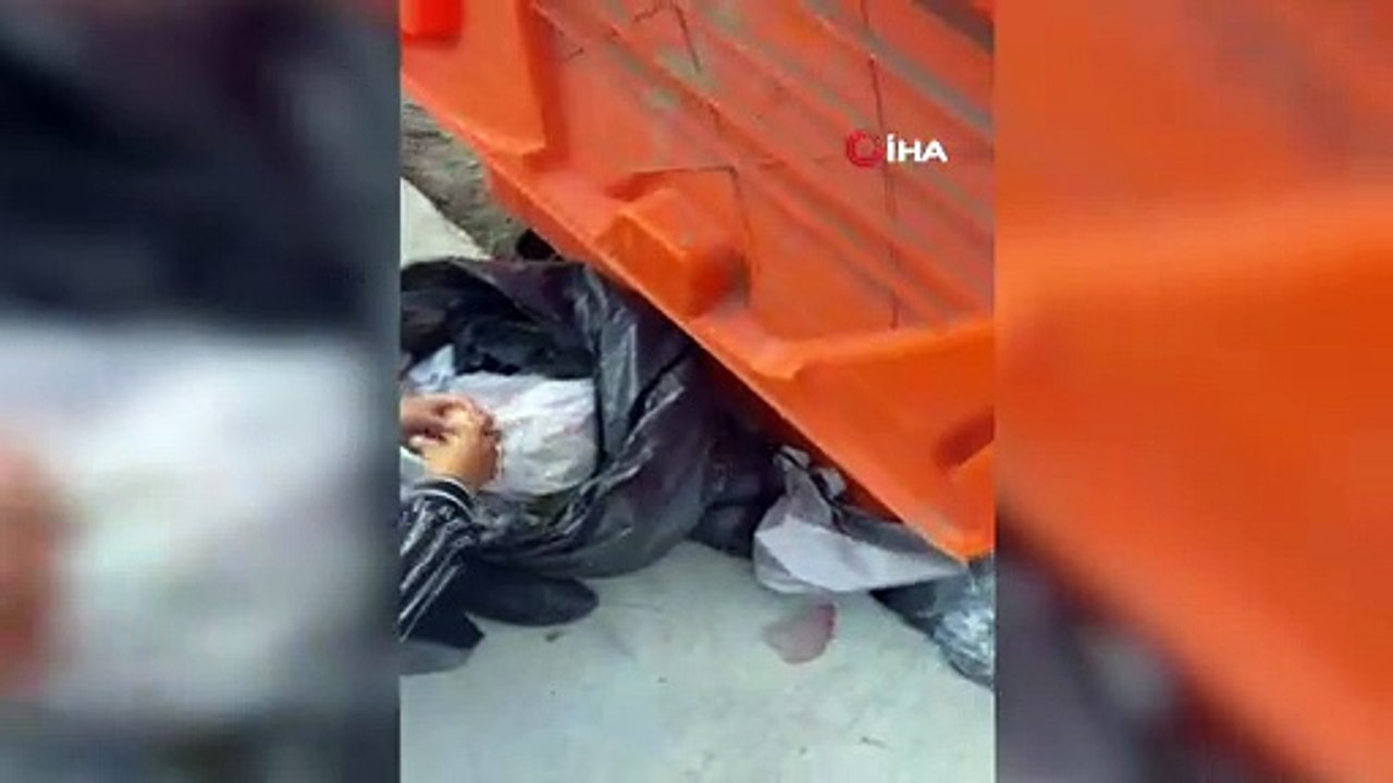 Dilencilerin kan donduran yeni oyunu ortaya çıktı! Ekmeklerin arasından bakın neler çıktı