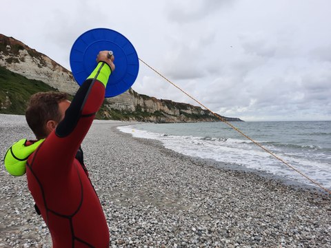 Les surveillants de baignade apprennent à manier le filin
