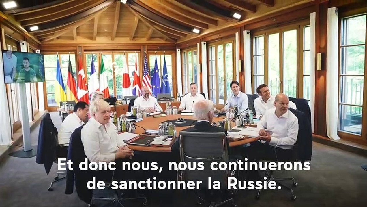 En publiant sur son compte twitter, un nouveau spot de 3 minutes sur ses prestations au G7, Emmanuel Macron accusé de devenir un héros de "télé-réalité et d'abuser de l'auto-promotion