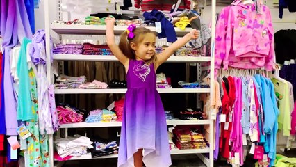 نمت ميا كثيرًا وأبيها يأخذها للتسوق