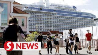 All smiles as cruise ship brings in tourists