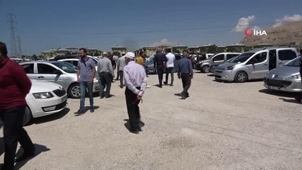 Kurban Bayramı öncesi açık oto pazarında yoğunluk