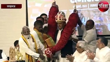 सरकार हमारी नही है  कुछ ही को दे पाए लैपटॉप : अखिलेश यादव