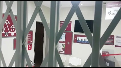 Ladrões estouram grade de comércio e furtam dinheiro do caixa