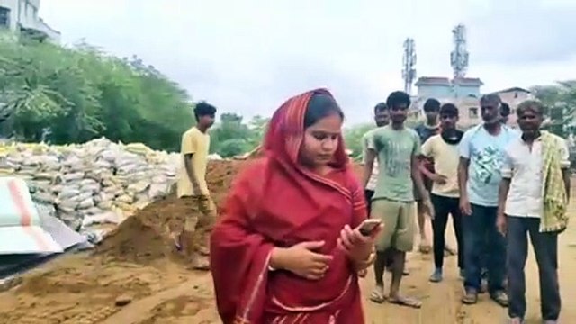 Mayor Munesh Gurjar ने पकड़ी मिट्टी के कट्टों में धांधली, बोलीं दोषी होंगे सस्पेंड