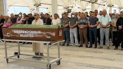 Kocasının katlettiği kadın son yolculuğuna uğurlandı! Tabuttaki soyadı detayı dikkat çekti