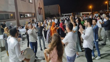 Asgari ücretin yükselmesini halaylarla kutladılar