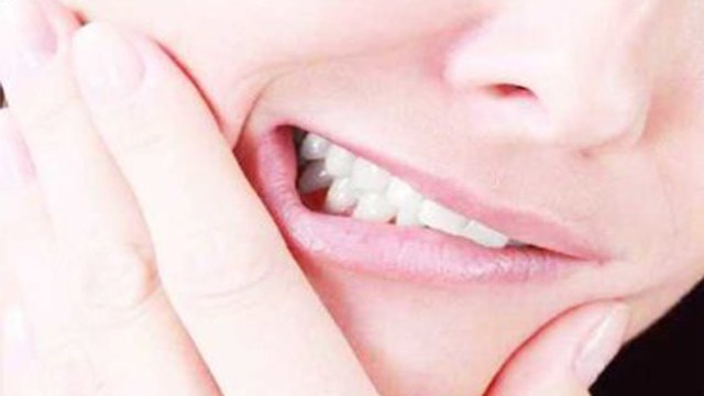 नींद में दांत क्यों पीसते हैं लोग, Bruxism क्या है,Teeth Grinding कैसे हो जाती है | Boldsky *Health