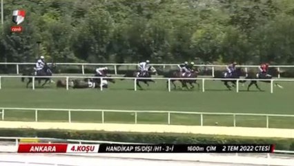 Ankara Hipodromu’ndaki at yarışında korkutan zincirleme kaza