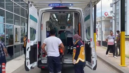 Yolun karşısına geçmek isteyen kadına otomobil çarptı