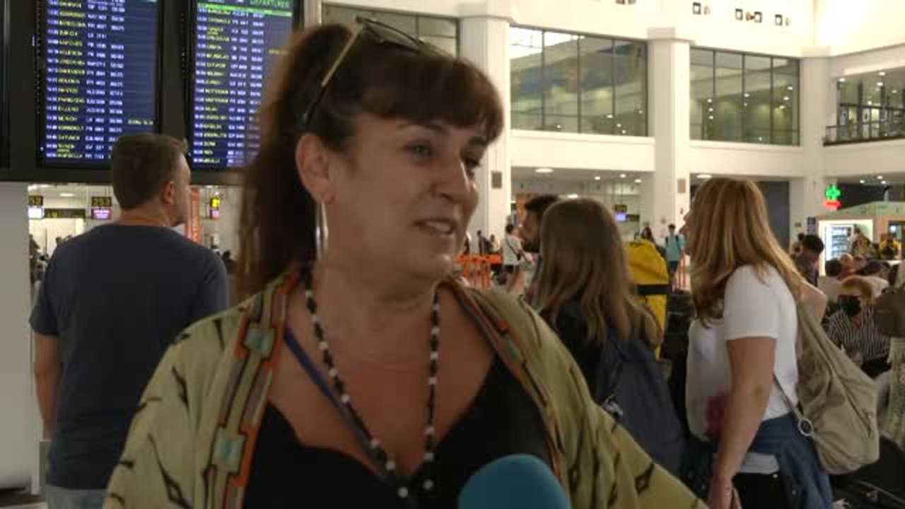 La huelga en las compañías aéreas arruina el in...