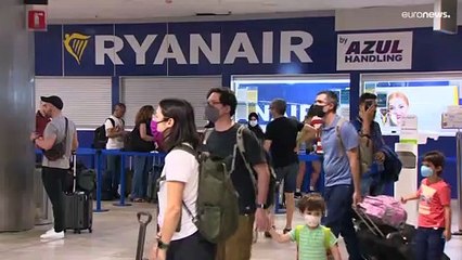 Скачать видео: Greves lançam aeroportos europeus no caos