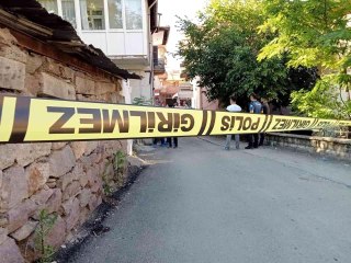 Boşanma aşamasındaki eşini tabancayla vurup intihar etti