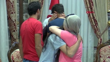 Diyarbakır'da evlat nöbetindeki 2 aile daha evladına kavuştu