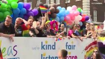 Foule arc-en-ciel à Londres pour les 50 ans de la Marche des fiertés