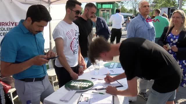 İSTANBUL-KADIKÖY'DE GELECEK PARTİSİ ERKEN SEÇİM İÇİN İMZA KAMPANYASI BAŞLATTI