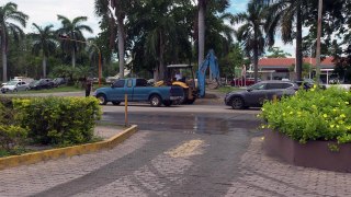 Dejan sin banqueta peligroso tramo en avenida Francisco Villa | CPS Noticias Puerto Vallarta