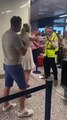 Agresión en el aeropuerto: impiden a unos británicos 