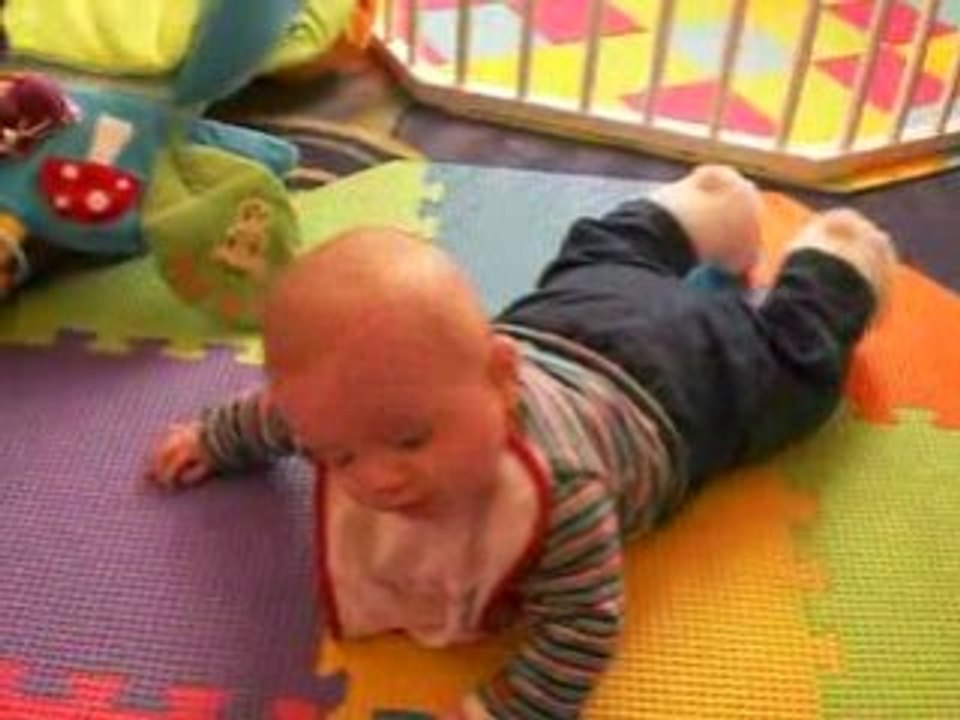 léonie fait la toupie