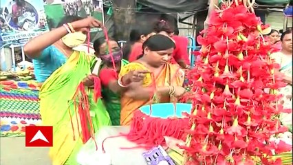 Kalighat: করোনা উদ্বেগেও শিকেয় ওঠে দূরত্ব বিধি, বিপত্তারিণী পুজো উপলক্ষে কালীঘাটে পুণ্যার্থীদের ঢল